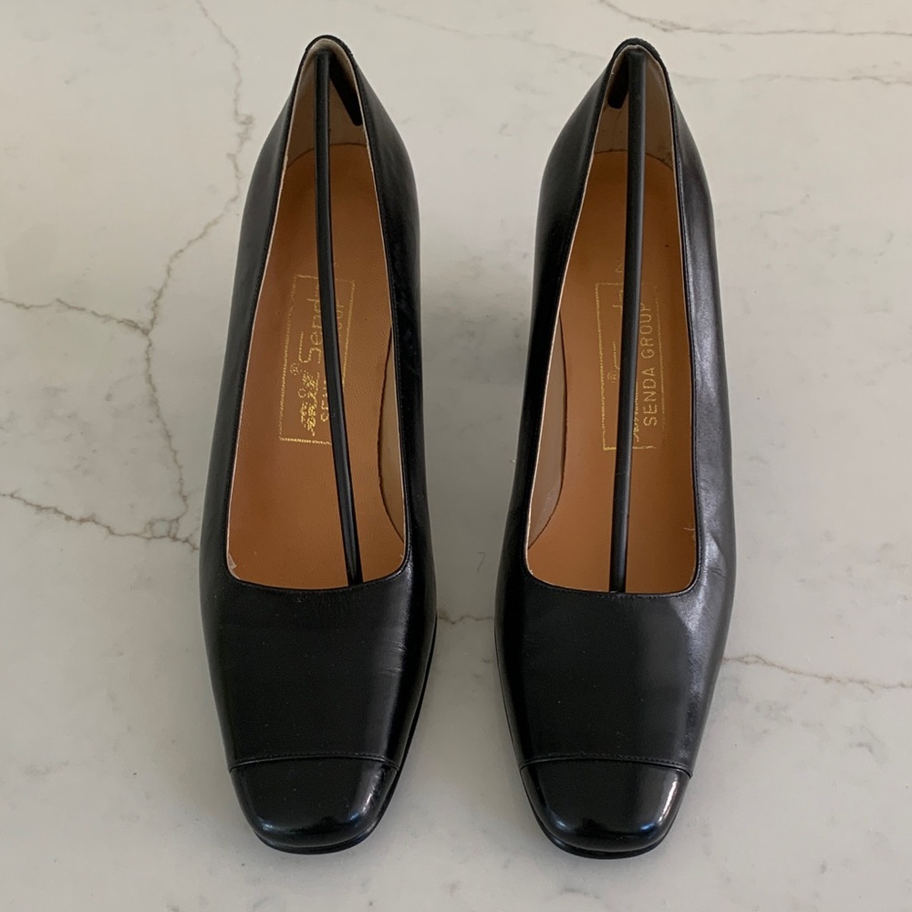NEW!! Chic Black Leather 2.5” Heels Shoes